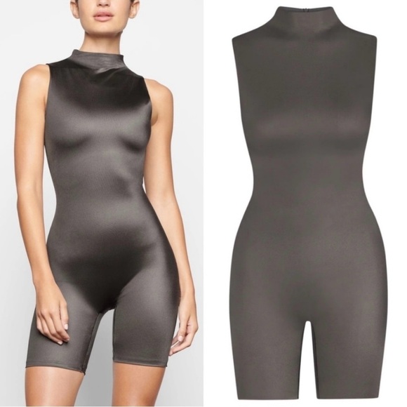 New! Skims all in one shine onsie in gunmetal grey 🩶 Medium NWOT - Picture 1 of 3